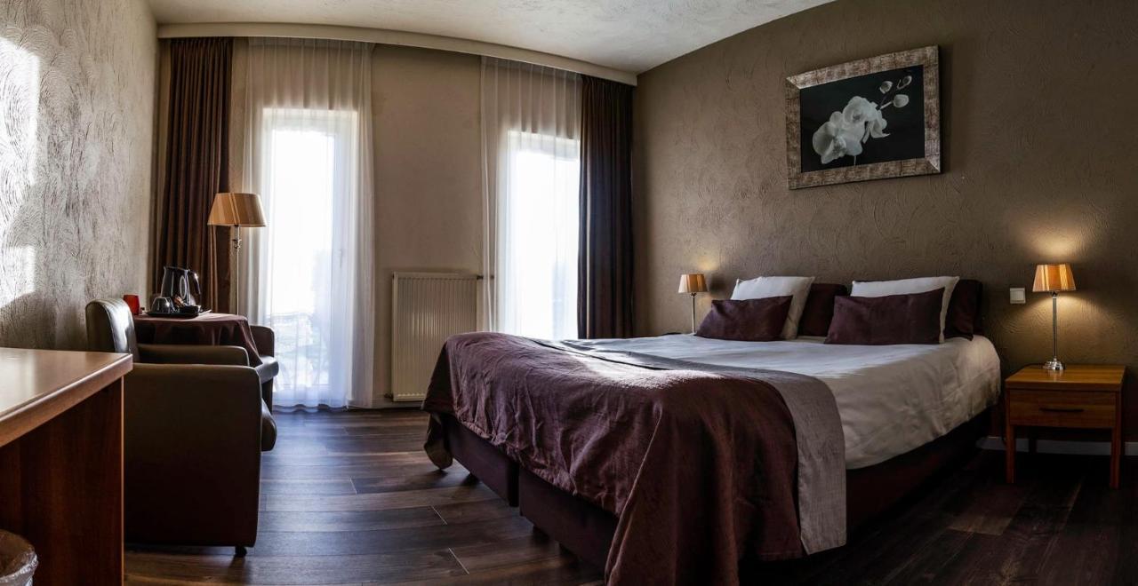 Hotel Moulin De Boiron Sart-Custinne Exteriör bild
